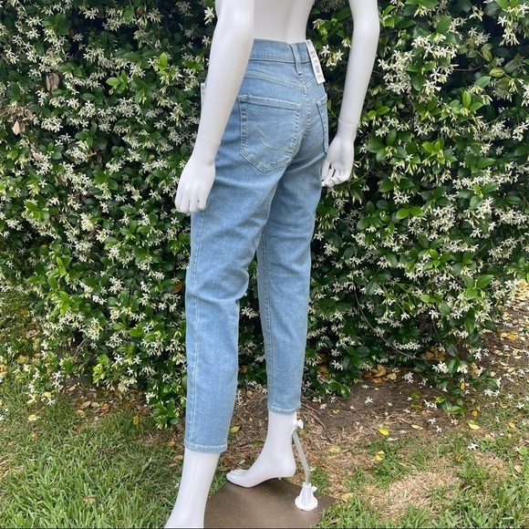 NWT Signature Gold Levi’s Mom Distressed Crop Jeans - Picture 7 of 12